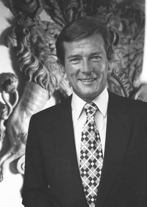 Portrait de Roger Moore en 1973