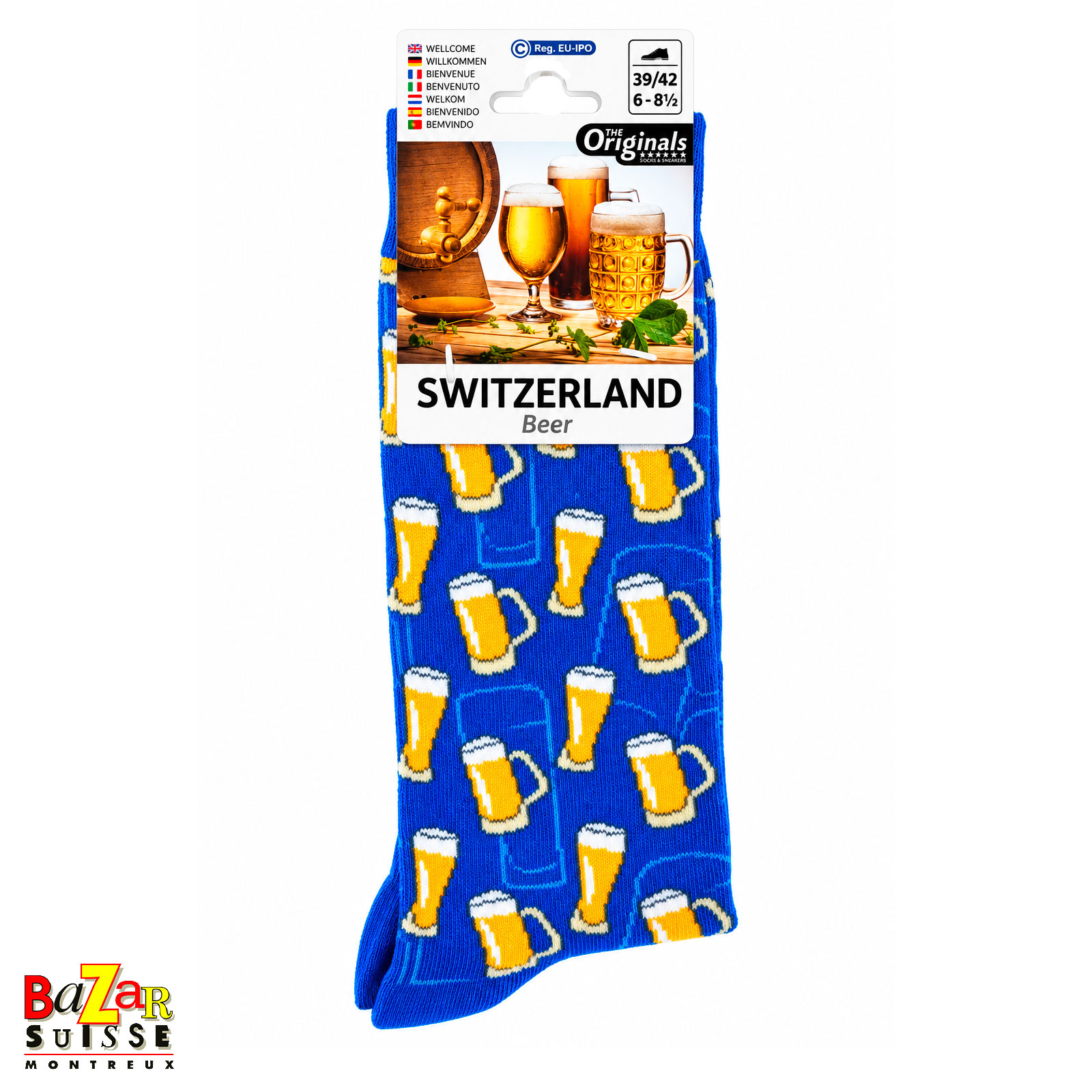 Chaussettes - verres et chopes de bière sur fond bleu
